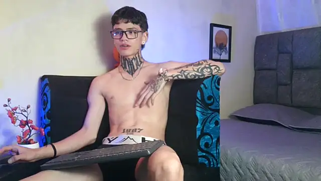 Snapshot of Dan_brownn chatting on 03/19/25, 04:57 Dan brownn online show from 03/19/25, 04:57