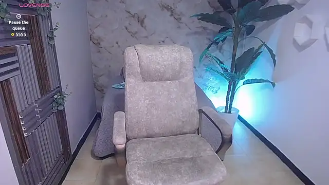 jennaa milf  online show from 12/04/25, 07:46