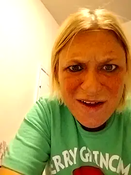 Snapshot of Playmate86 chatting on 12/08/24, 05:06 Playmate86 online show from 12/08/24, 05:06
