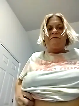 Snapshot of Playmate86 chatting on 12/05/24, 07:21 Playmate86 online show from 12/05/24, 07:21