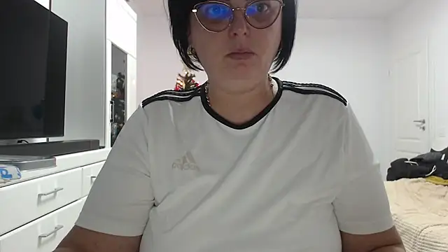 Amandamuller1982 online show from 12/17/25, 08:47