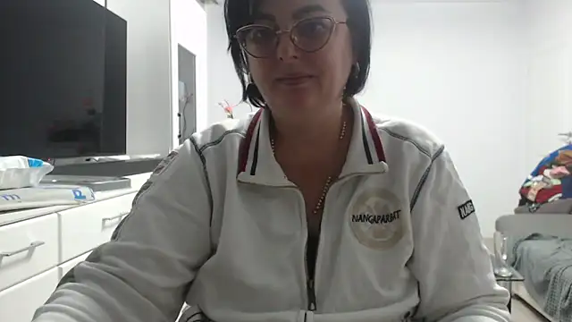 Amandamuller1982 online show from 11/17/25, 07:40