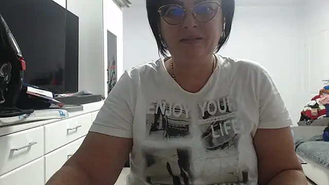 Amandamuller1982 online show from 10/27/25, 08:21