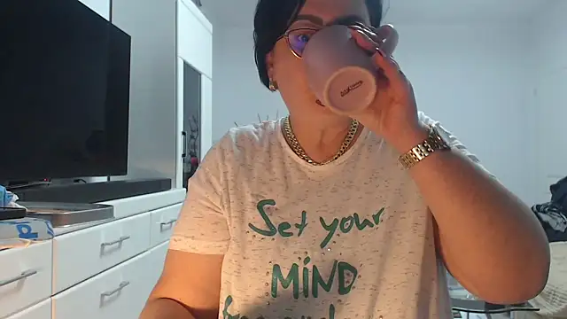 Amandamuller1982 online show from 04/07/26, 07:48