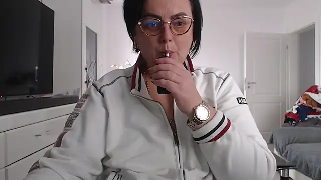 Amandamuller1982 online show from 11/26/25, 12:27