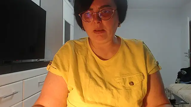 Amandamuller1982 online show from 04/13/26, 05:28