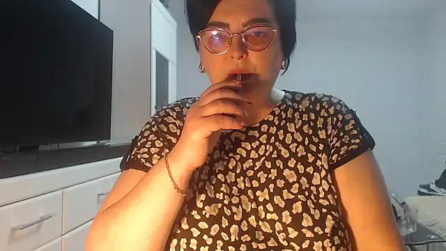 Amandamuller1982 online show from 04/28/26, 07:51