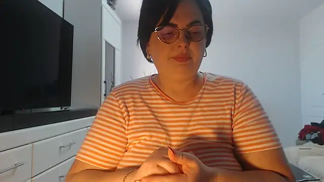 Amandamuller1982 online show from 04/24/26, 07:21