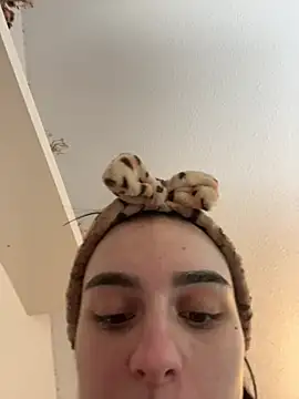 AdelinaAlia online show from 04/15/26, 10:43