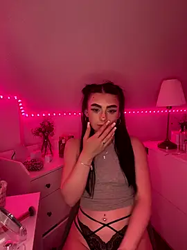 Snapshot of AdelinaAlia chatting on 09/18/25, 07:39 AdelinaAlia online show from 09/18/25, 07:39