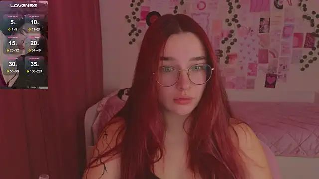 Snapshot of CookyDaisy chatting on 10/22/25, 04:56 CookyDaisy online show from 10/22/25, 04:56