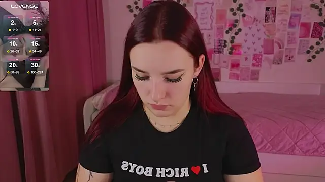 Snapshot of CookyDaisy chatting on 11/19/25, 08:31 CookyDaisy online show from 11/19/25, 08:31