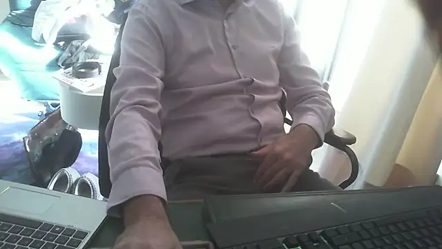 shyfrenchcock1 online show from 11/10/25, 10:53