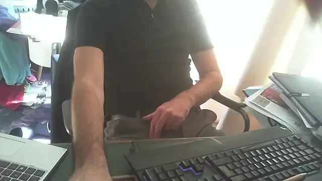 Snapshot of shyfrenchcock1 chatting on 10/20/25, 08:59 shyfrenchcock1 online show from 10/20/25, 08:59