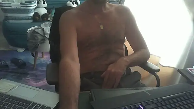 Snapshot of shyfrenchcock1 chatting on 07/08/26, 01:23 shyfrenchcock1 online show from 07/08/26, 01:23