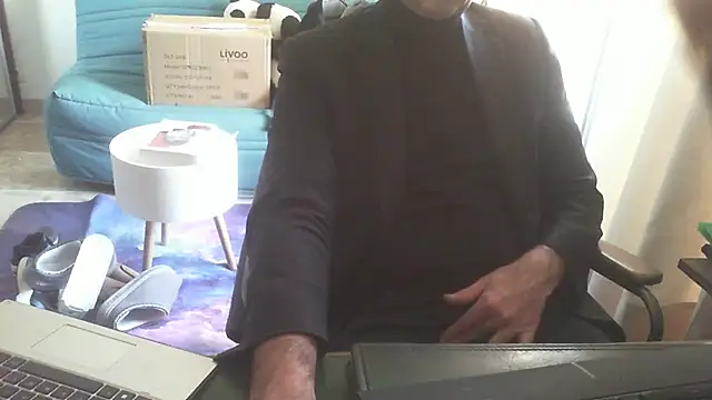 Snapshot of shyfrenchcock1 chatting on 01/06/26, 03:05 shyfrenchcock1 online show from 01/06/26, 03:05