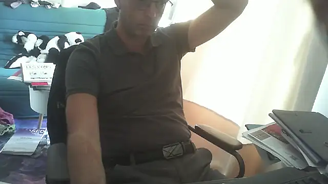 Snapshot of shyfrenchcock1 chatting on 10/17/25, 12:51 shyfrenchcock1 online show from 10/17/25, 12:51