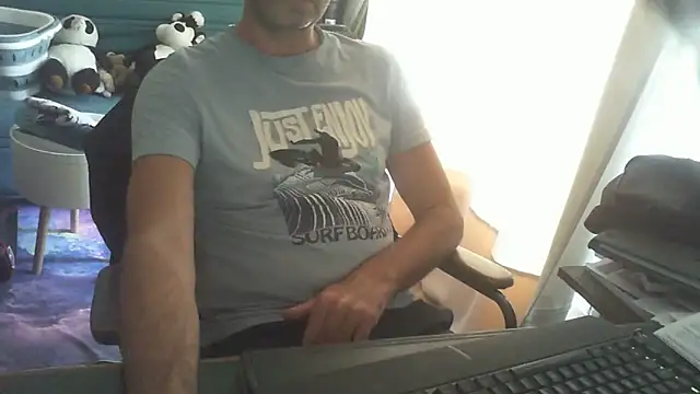 Snapshot of shyfrenchcock1 chatting on 06/20/26, 11:59 shyfrenchcock1 online show from 06/20/26, 11:59