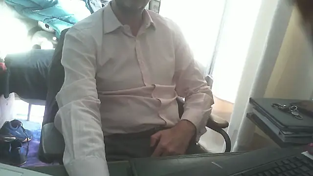 shyfrenchcock1 online show from 11/28/25, 10:48