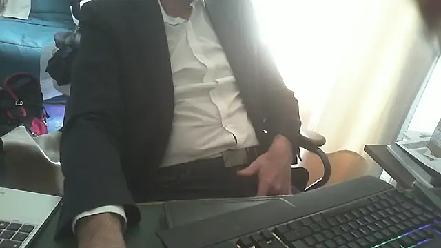 shyfrenchcock1 online show from 04/17/26, 11:57