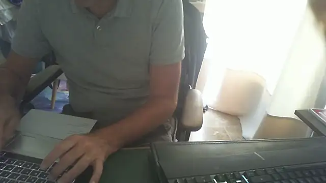 Snapshot of shyfrenchcock1 chatting on 07/06/26, 12:45 shyfrenchcock1 online show from 07/06/26, 12:45