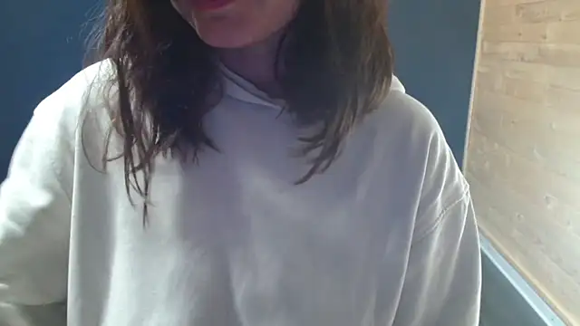 Snapshot of NovaBabe21 chatting on 10/08/25, 08:27 NovaBabe21 online show from 10/08/25, 08:27