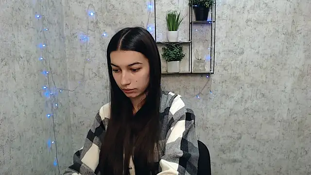 Snapshot of KarolinaRosse_ chatting on 02/17/25, 06:42 KarolinaRosse online show from 02/17/25, 06:42