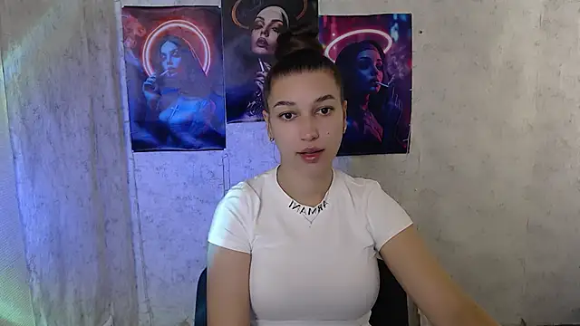 Snapshot of KarolinaRosse_ chatting on 10/17/25, 05:22 KarolinaRosse online show from 10/17/25, 05:22