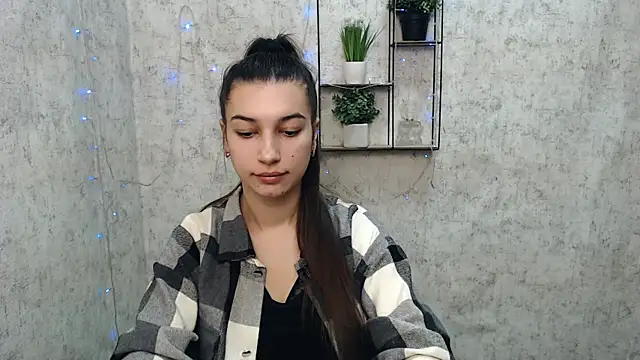 Snapshot of KarolinaRosse_ chatting on 02/17/25, 10:07 KarolinaRosse online show from 02/17/25, 10:07