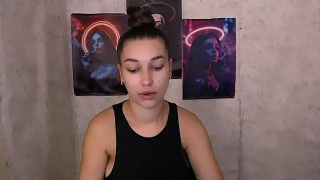 Snapshot of KarolinaRosse_ chatting on 09/19/25, 05:00 KarolinaRosse online show from 09/19/25, 05:00