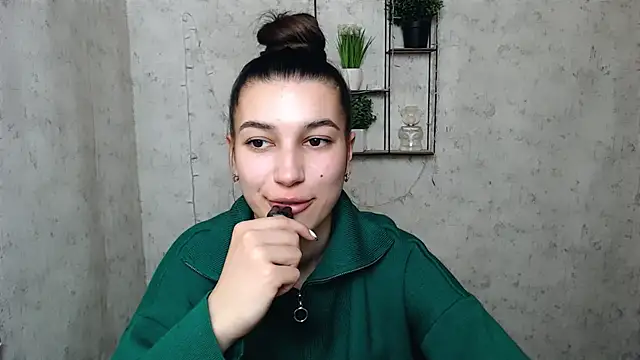 Snapshot of KarolinaRosse_ chatting on 03/08/25, 10:00 KarolinaRosse online show from 03/08/25, 10:00