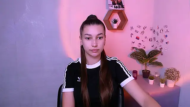 Snapshot of KarolinaRosse_ chatting on 09/30/25, 05:02 KarolinaRosse online show from 09/30/25, 05:02