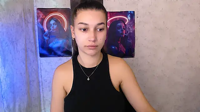 Snapshot of KarolinaRosse_ chatting on 10/20/25, 05:42 KarolinaRosse online show from 10/20/25, 05:42