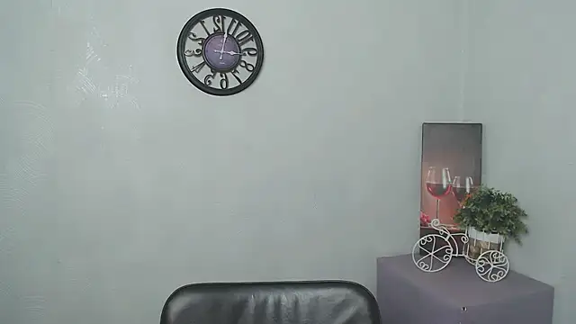 Snapshot of KarolinaRosse_ chatting on 02/23/25, 07:00 KarolinaRosse online show from 02/23/25, 07:00