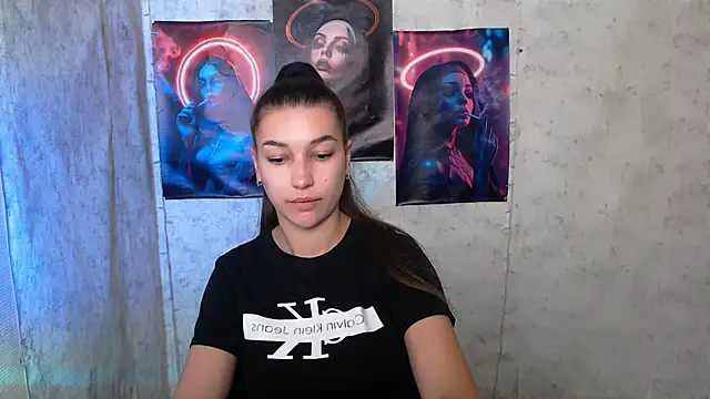 Snapshot of KarolinaRosse_ chatting on 10/14/25, 04:57 KarolinaRosse online show from 10/14/25, 04:57