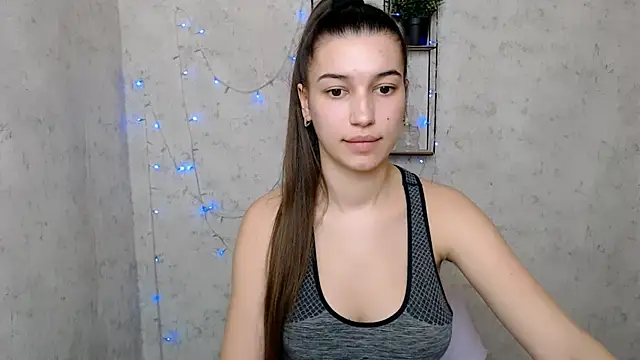 Snapshot of KarolinaRosse_ chatting on 03/18/25, 01:44 KarolinaRosse online show from 03/18/25, 01:44