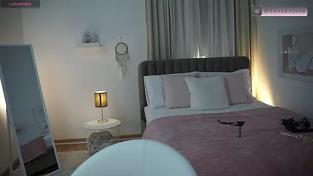 ZoeeZolton online show from 03/21/25, 05:02