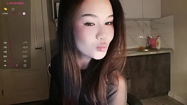 Snapshot of dragon_princesss chatting on 02/11/26, 01:33 dragon princesss online show from 02/11/26, 01:33