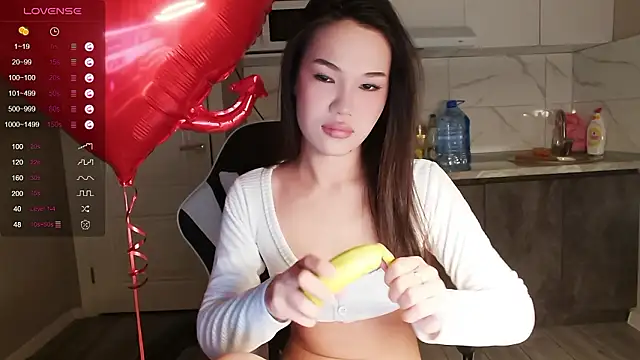 Snapshot of dragon_princesss chatting on 02/16/26, 01:21 dragon princesss online show from 02/16/26, 01:21