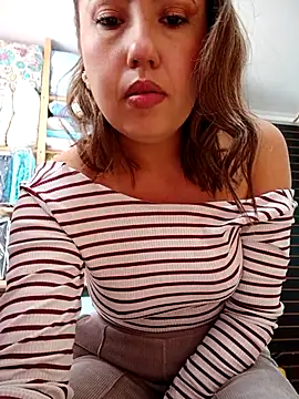 Snapshot of VIOLETA-25_ chatting on 10/11/25, 03:24 VIOLETA-25 online show from 10/11/25, 03:24