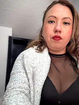 Snapshot of VIOLETA-25_ chatting on 10/20/25, 03:01 VIOLETA-25 online show from 10/20/25, 03:01