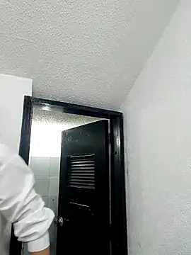 Snapshot of VIOLETA-25_ chatting on 02/23/25, 06:45 VIOLETA-25 online show from 02/23/25, 06:45