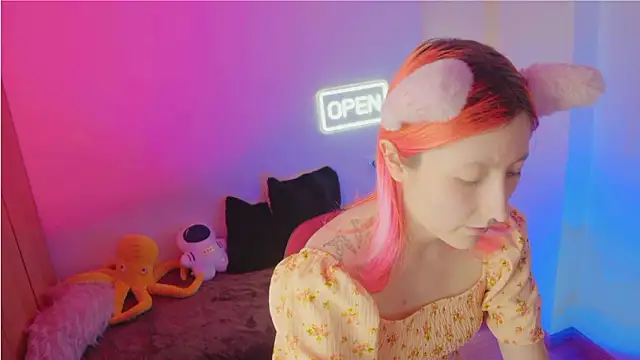 Snapshot of Bloom-fairy chatting on 02/26/26, 02:17 Bloom-fairy online show from 02/26/26, 02:17