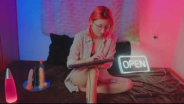 Snapshot of Bloom-fairy chatting on 02/03/26, 02:11 Bloom-fairy online show from 02/03/26, 02:11