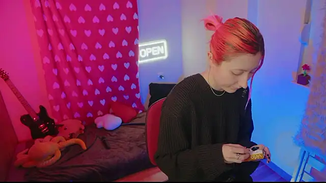 Snapshot of Bloom-fairy chatting on 02/17/26, 01:30 Bloom-fairy online show from 02/17/26, 01:30