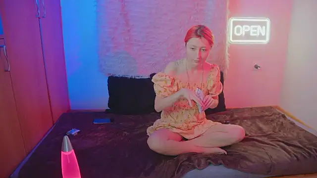 Snapshot of Bloom-fairy chatting on 02/04/26, 02:01 Bloom-fairy online show from 02/04/26, 02:01