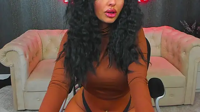 Snapshot of anemarieejolie chatting on 02/18/25, 06:15 anemarieejolie online show from 02/18/25, 06:15