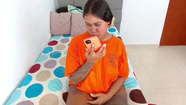 Miranda-brow online show from 10/21/25, 05:34