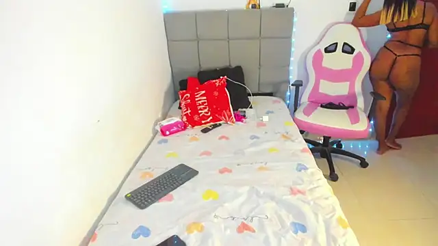 Snapshot of Miranda-brow chatting on 01/15/26, 12:03 Miranda-brow online show from 01/15/26, 12:03