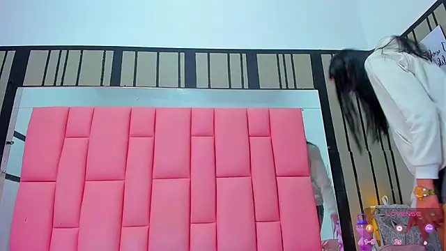 Snapshot of Ashleimoss chatting on 03/12/25, 11:43 Ashleimoss online show from 03/12/25, 11:43